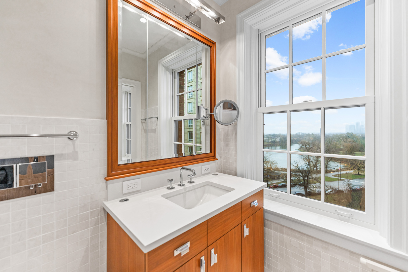 2600 N Lakeview Avenue Unit: 9B