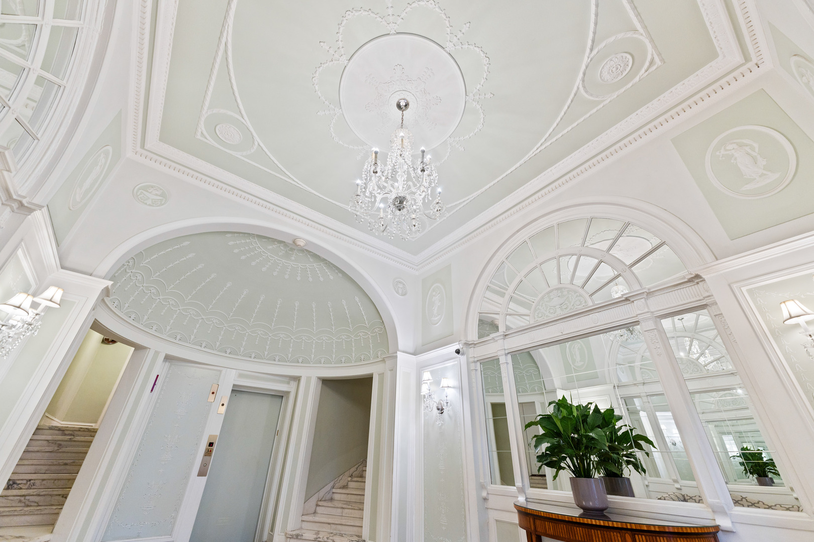 2600 N Lakeview Avenue Unit: 9B