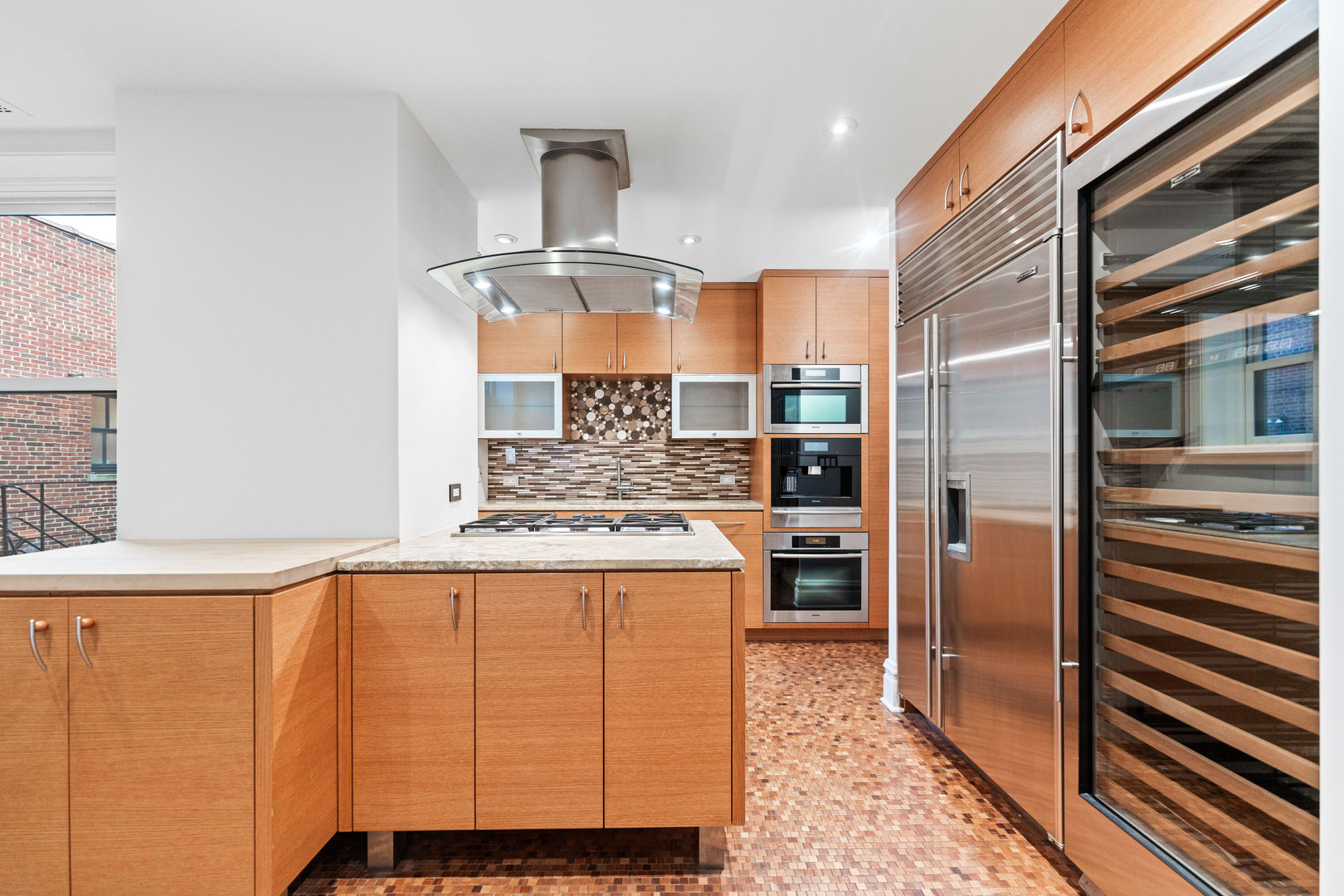 2600 N Lakeview Avenue Unit: 9B