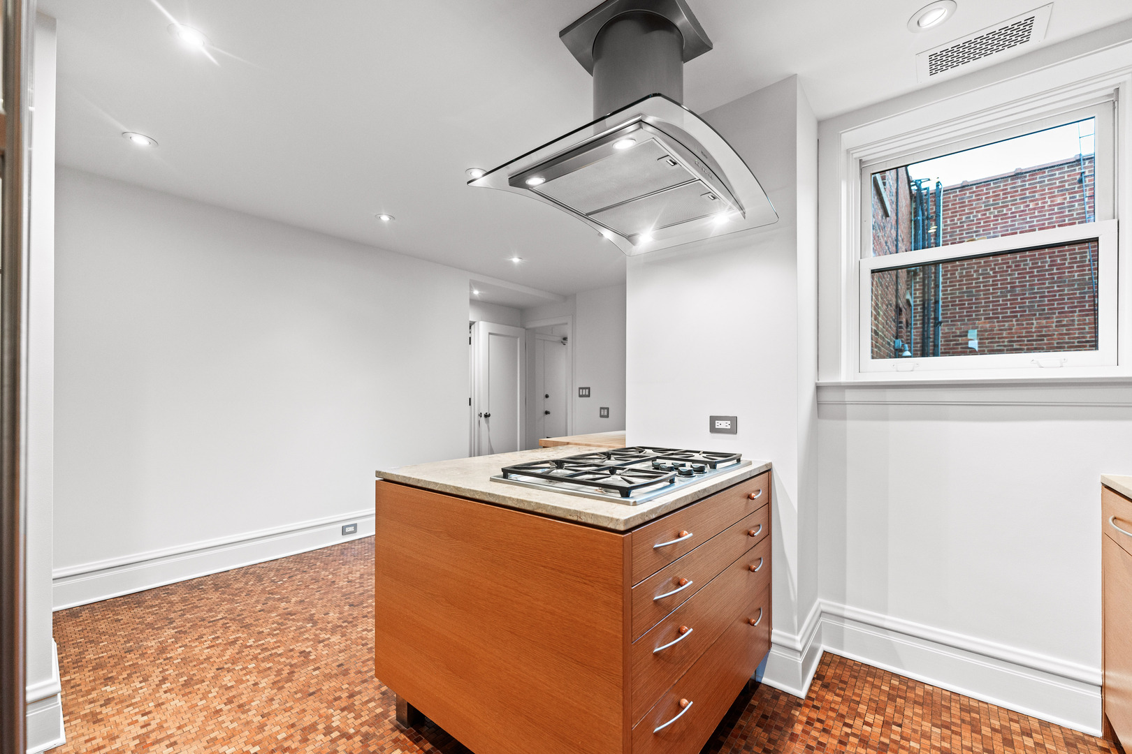 2600 N Lakeview Avenue Unit: 9B