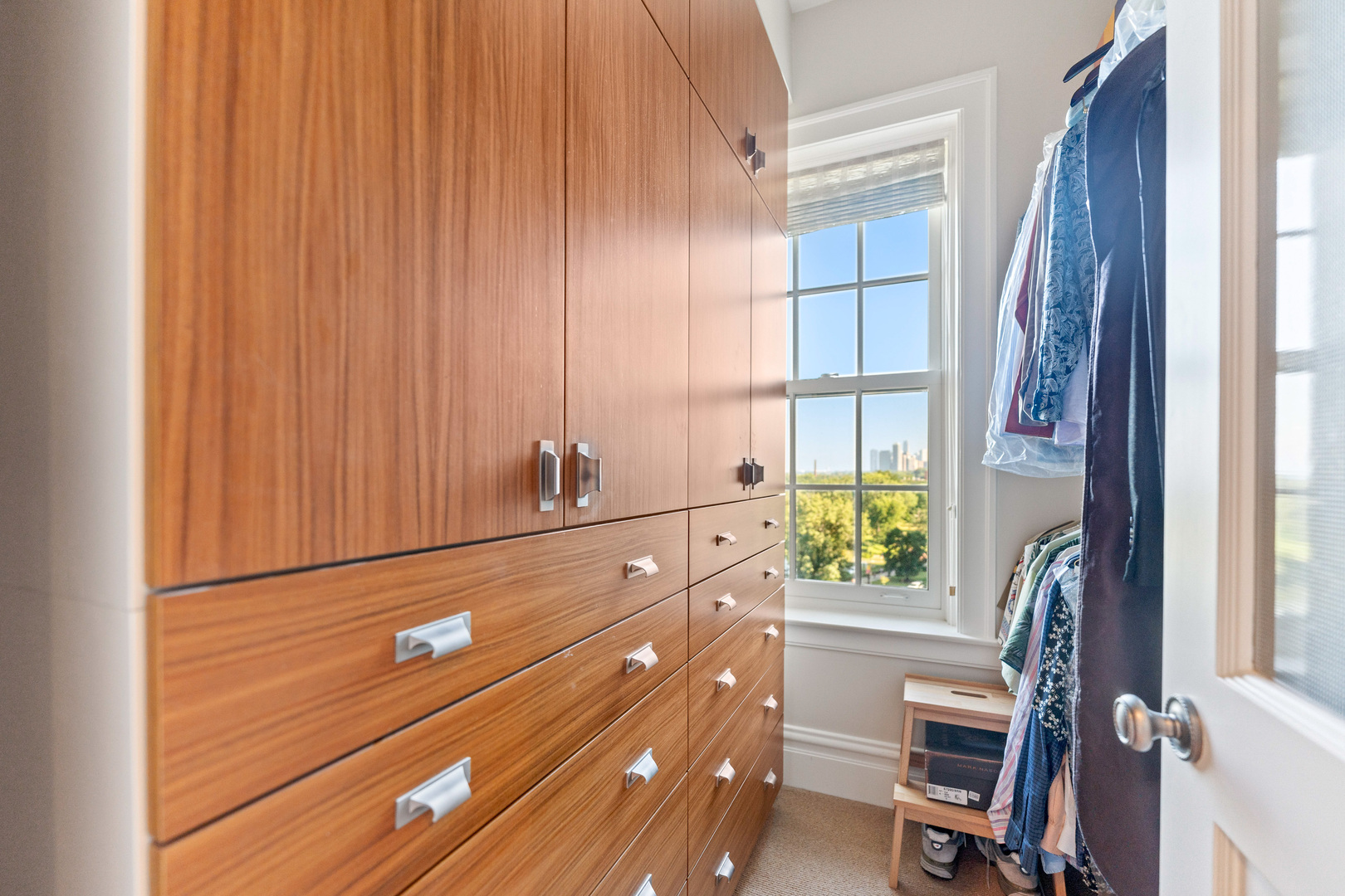 2600 N Lakeview Avenue Unit: 9B