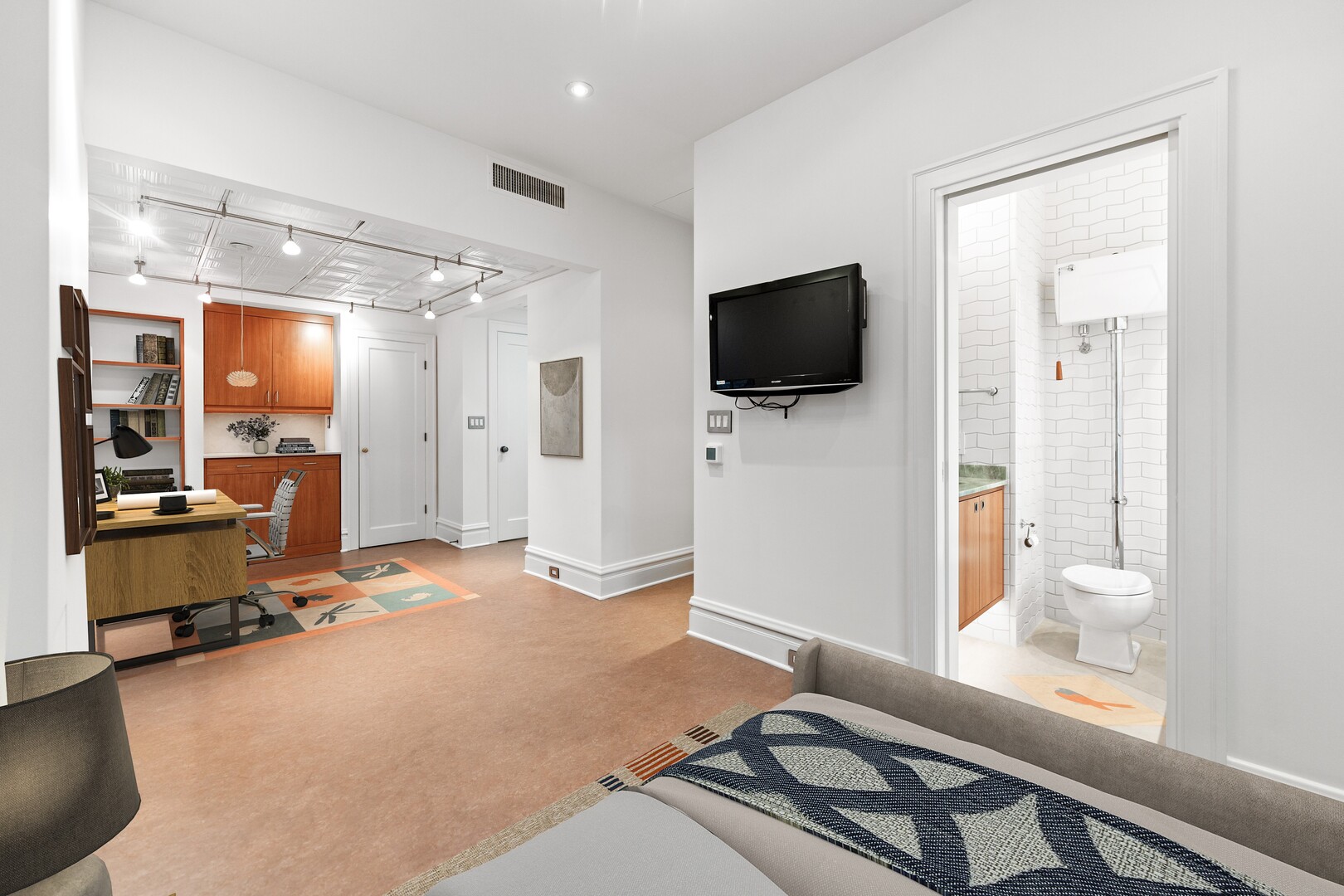 2600 N Lakeview Avenue Unit: 9B