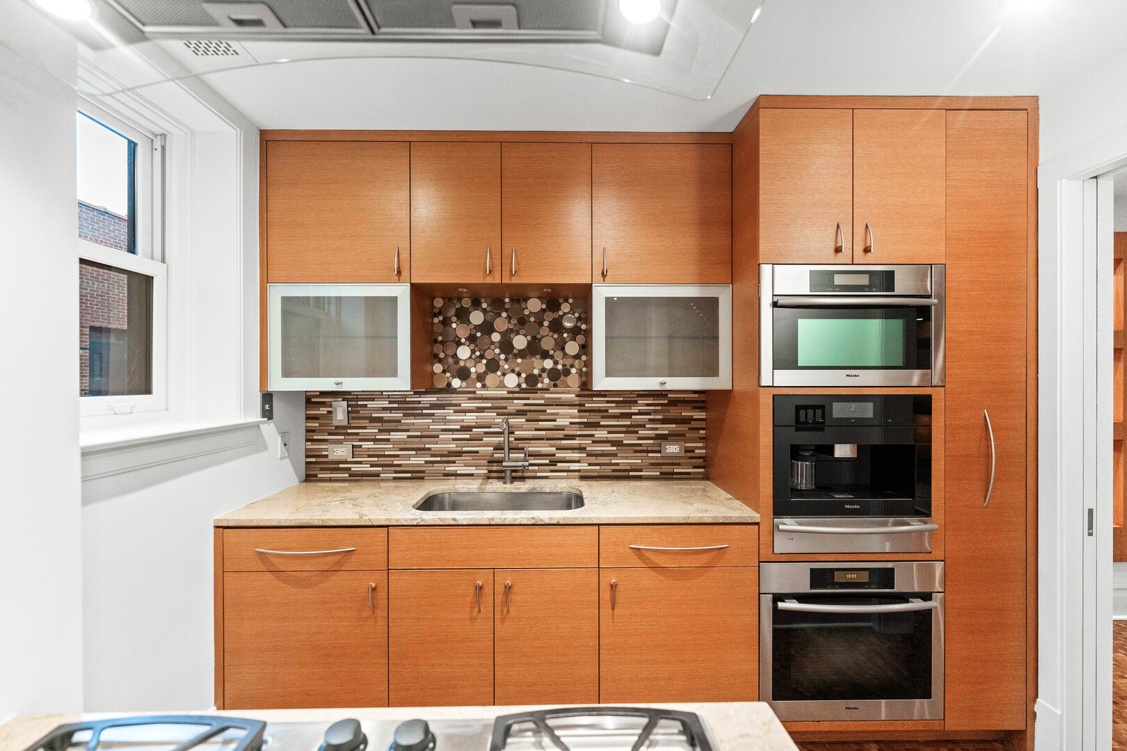 2600 N Lakeview Avenue Unit: 9B