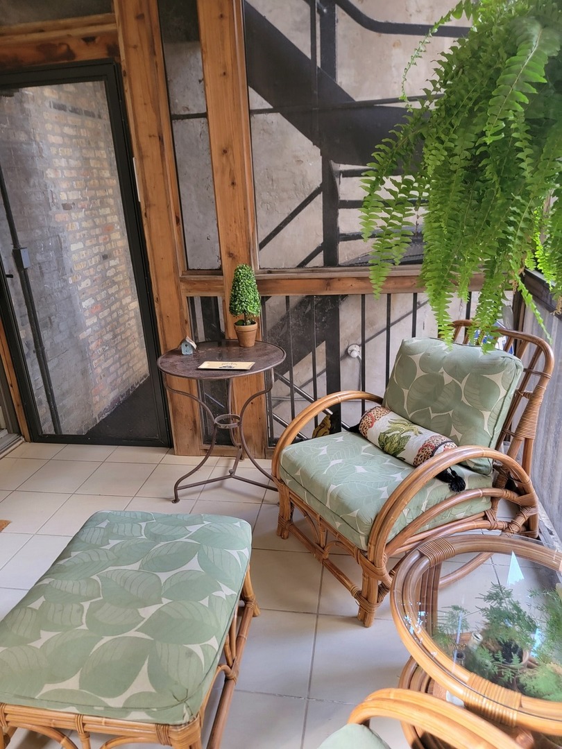 26 E SCOTT Street Unit: 3