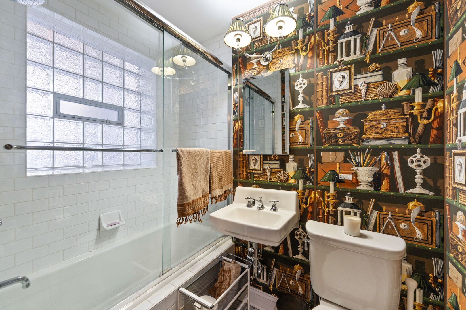 26 E SCOTT Street Unit: 3