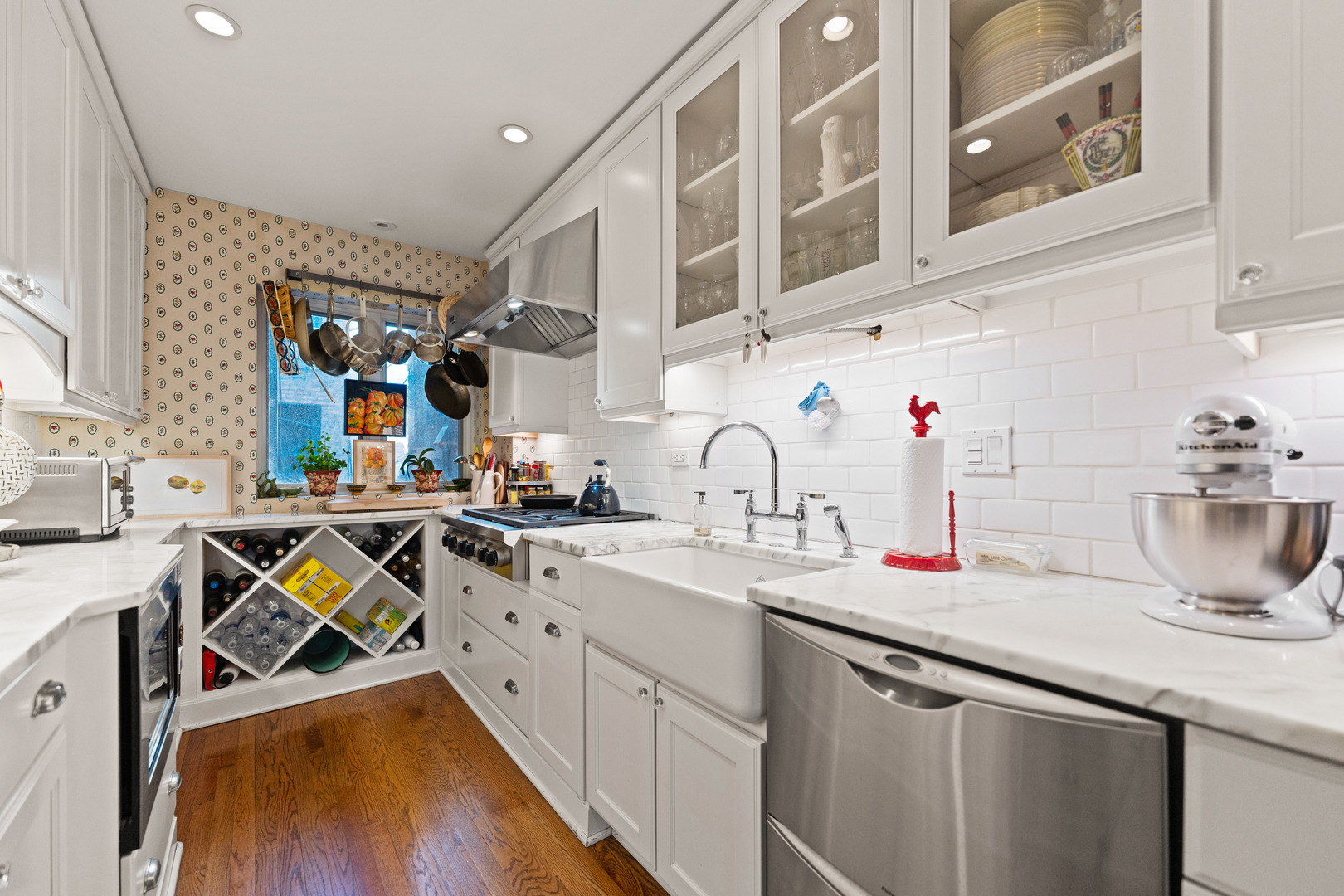 26 E SCOTT Street Unit: 3