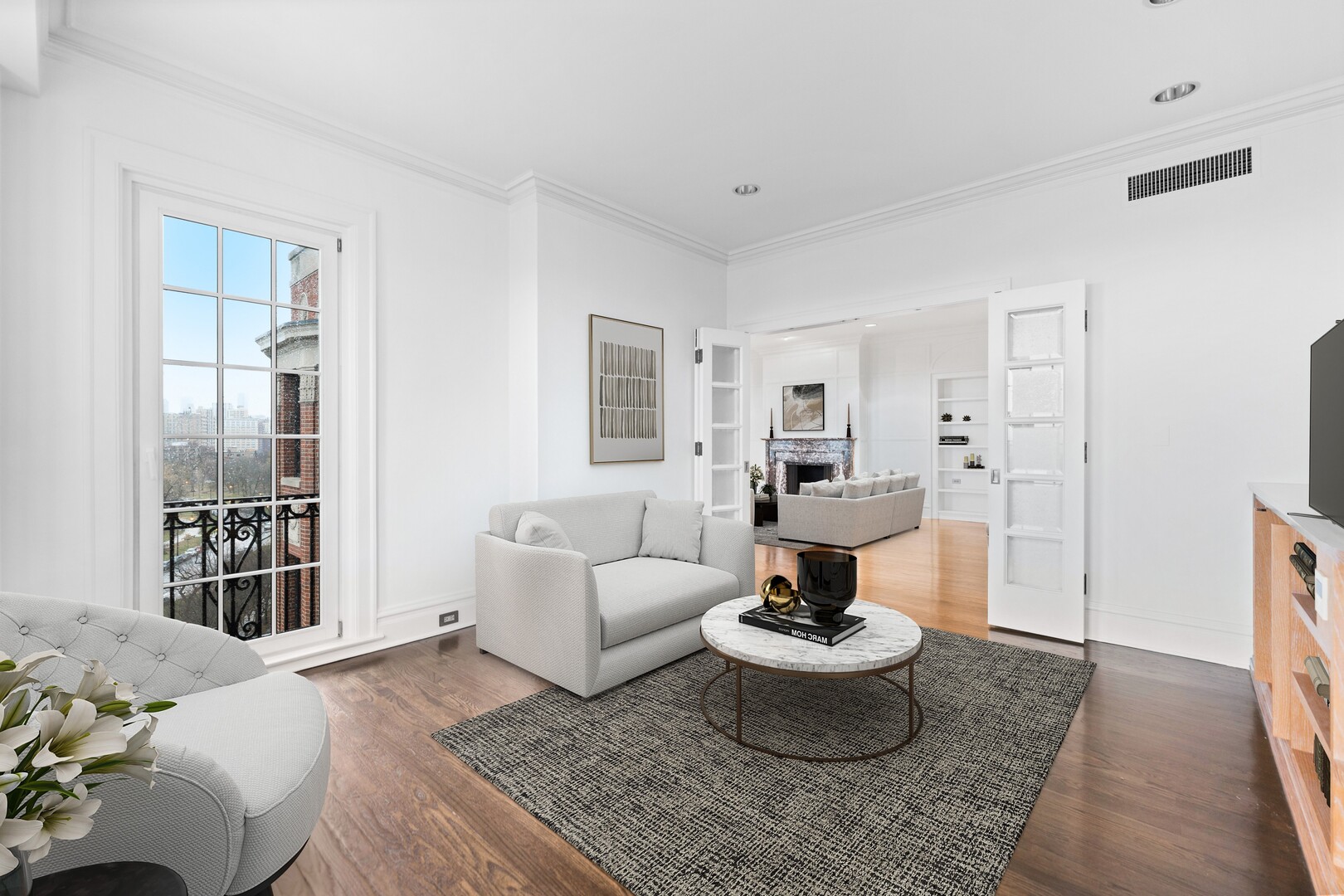 2600 N Lakeview Avenue Unit: 9B