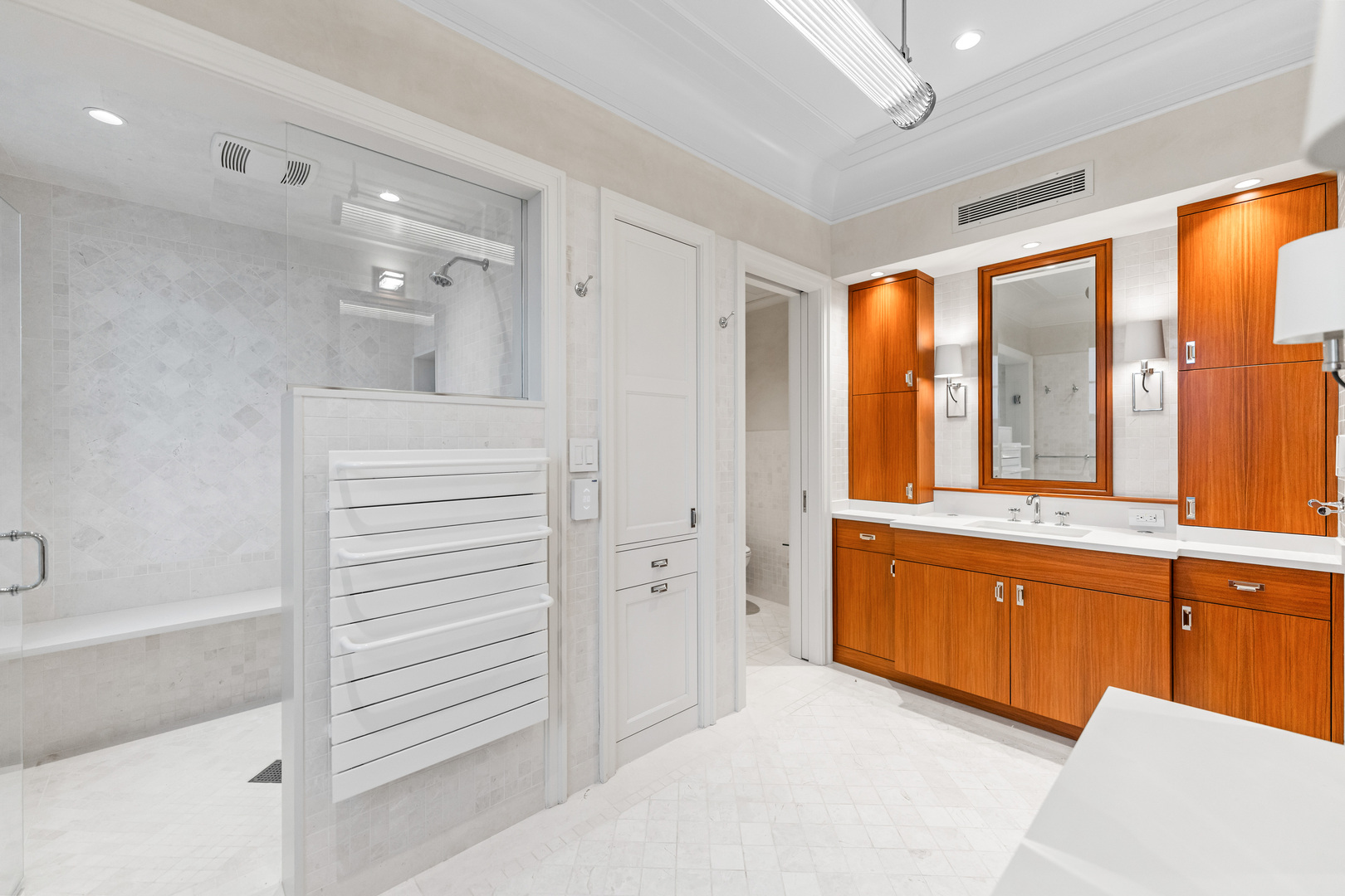 2600 N Lakeview Avenue Unit: 9B