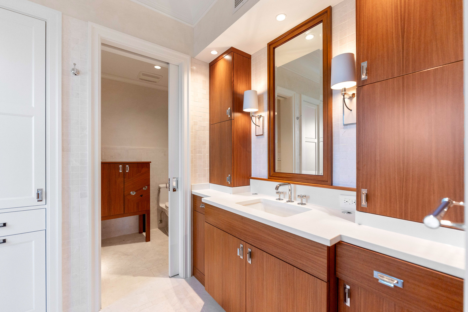 2600 N Lakeview Avenue Unit: 9B