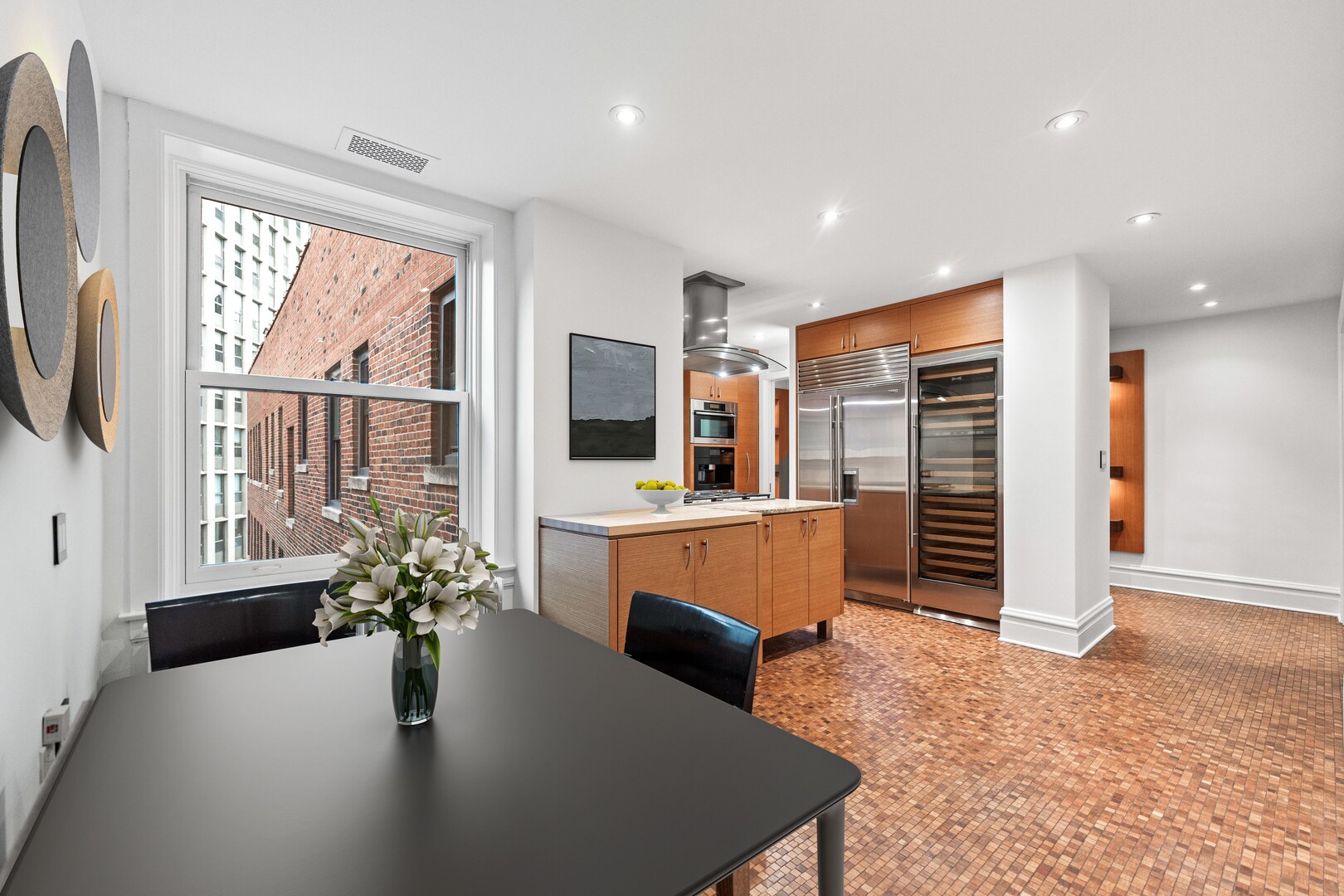 2600 N Lakeview Avenue Unit: 9B