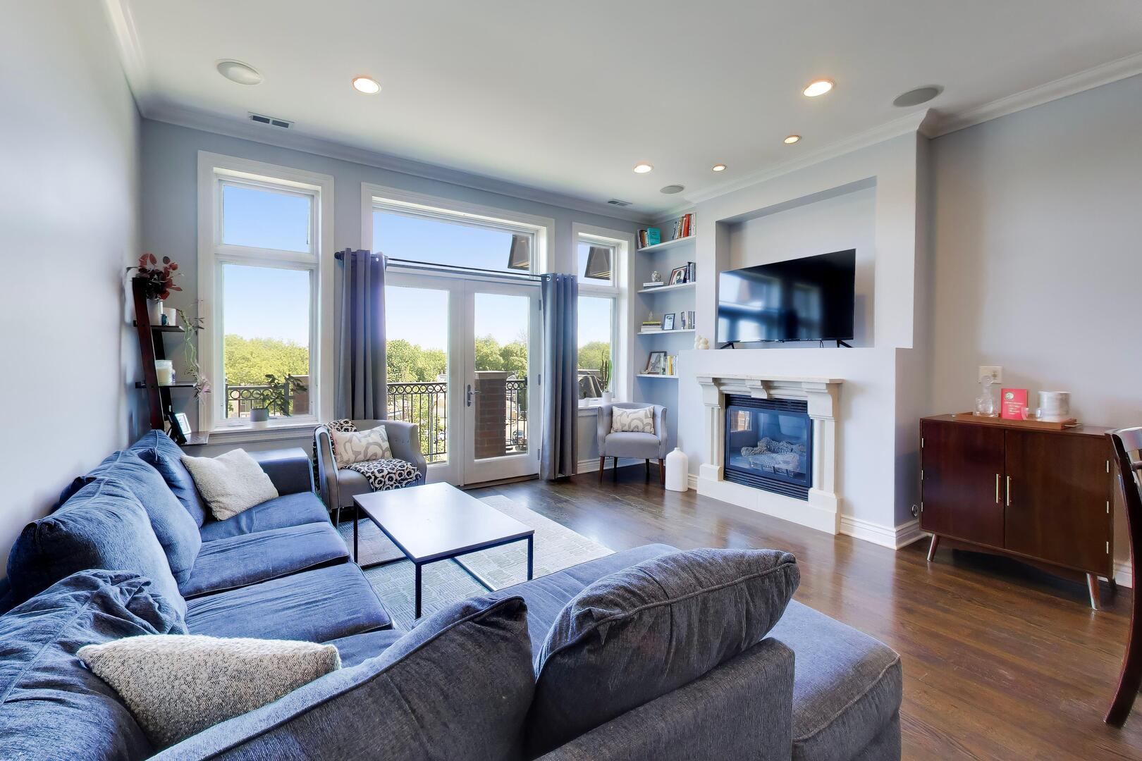 4156 N ELSTON Avenue Unit: 4S
