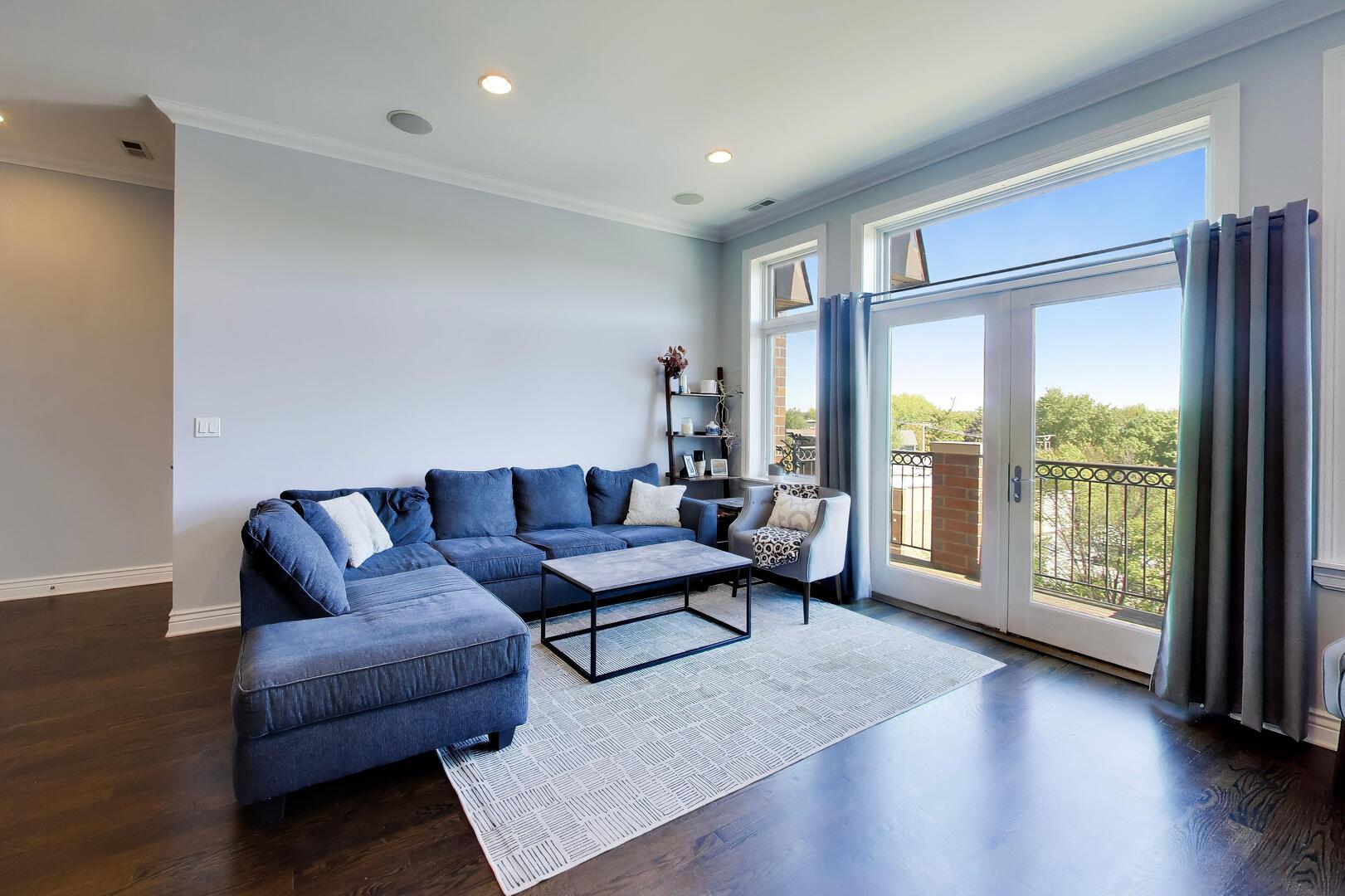4156 N ELSTON Avenue Unit: 4S