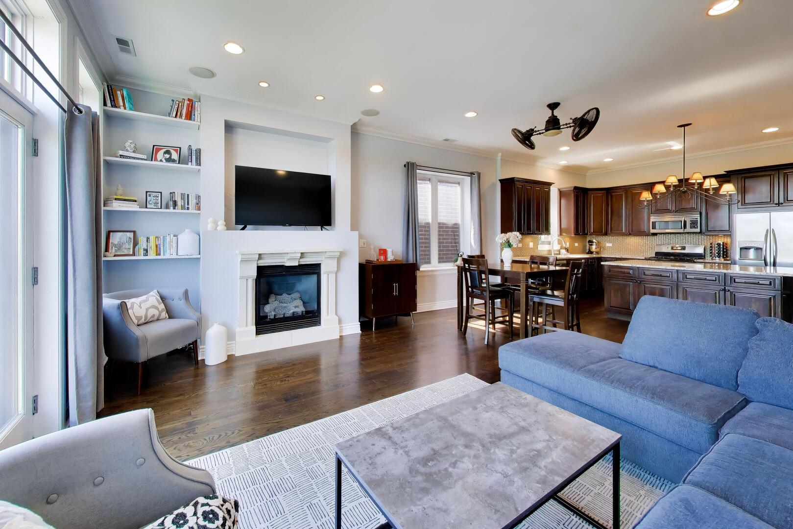 4156 N ELSTON Avenue Unit: 4S
