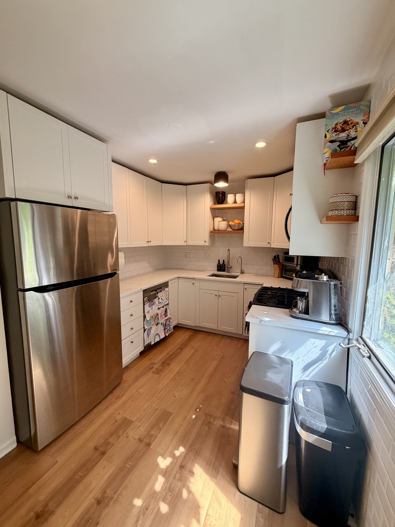 1241 W FLETCHER Street Unit: D