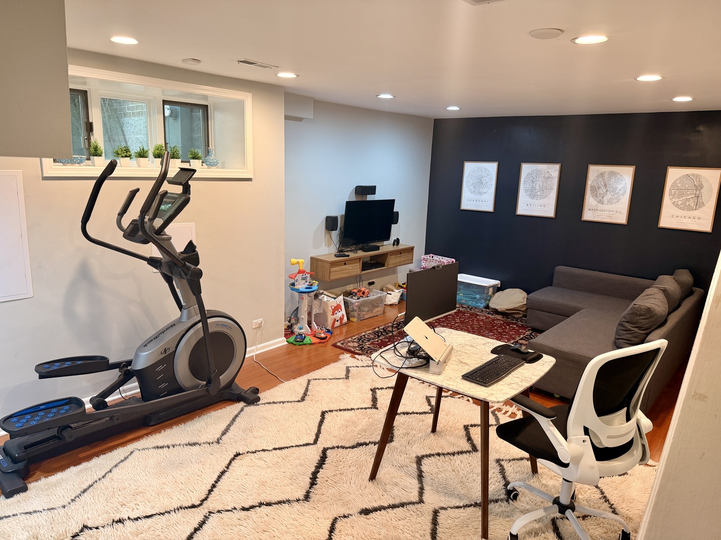 1241 W FLETCHER Street Unit: D