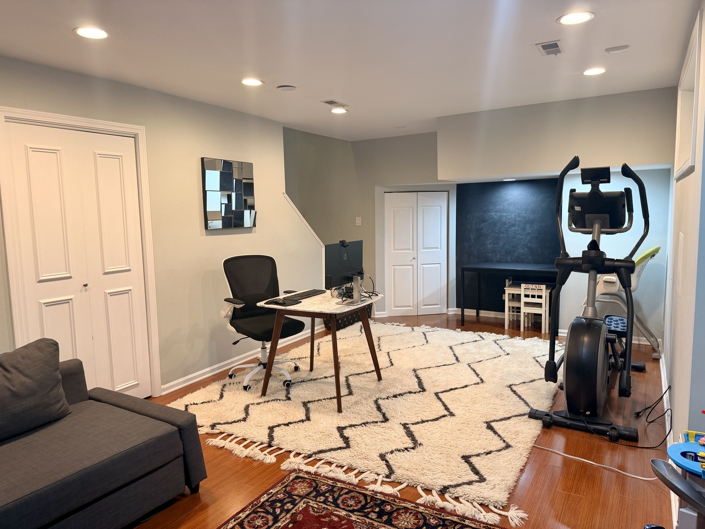 1241 W FLETCHER Street Unit: D