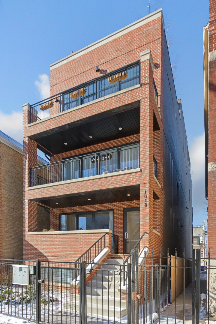 1018 N wood Street Unit: 3