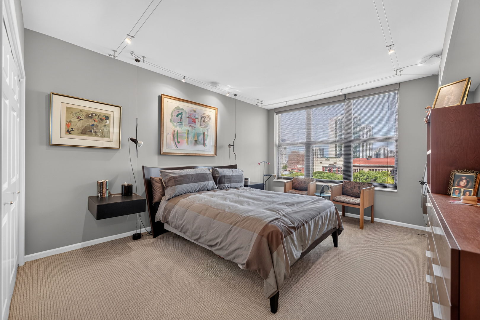55 W Delaware Place Unit: 1007