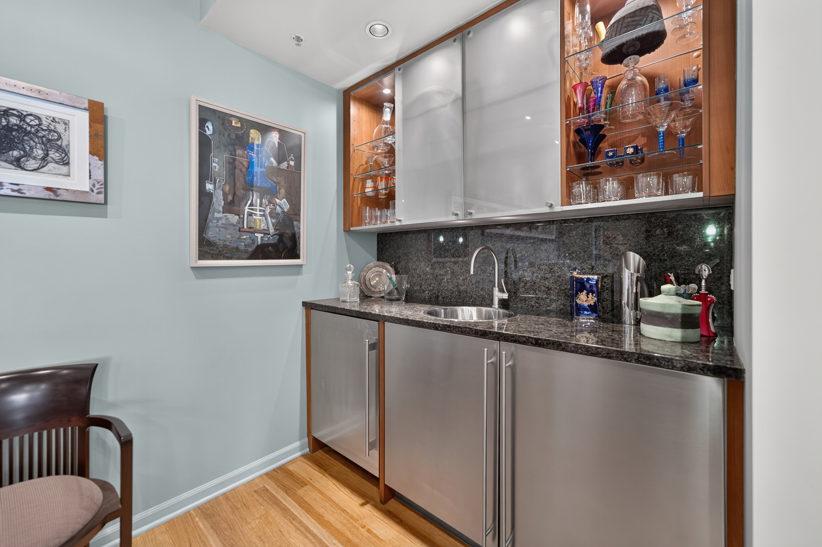 55 W Delaware Place Unit: 1007