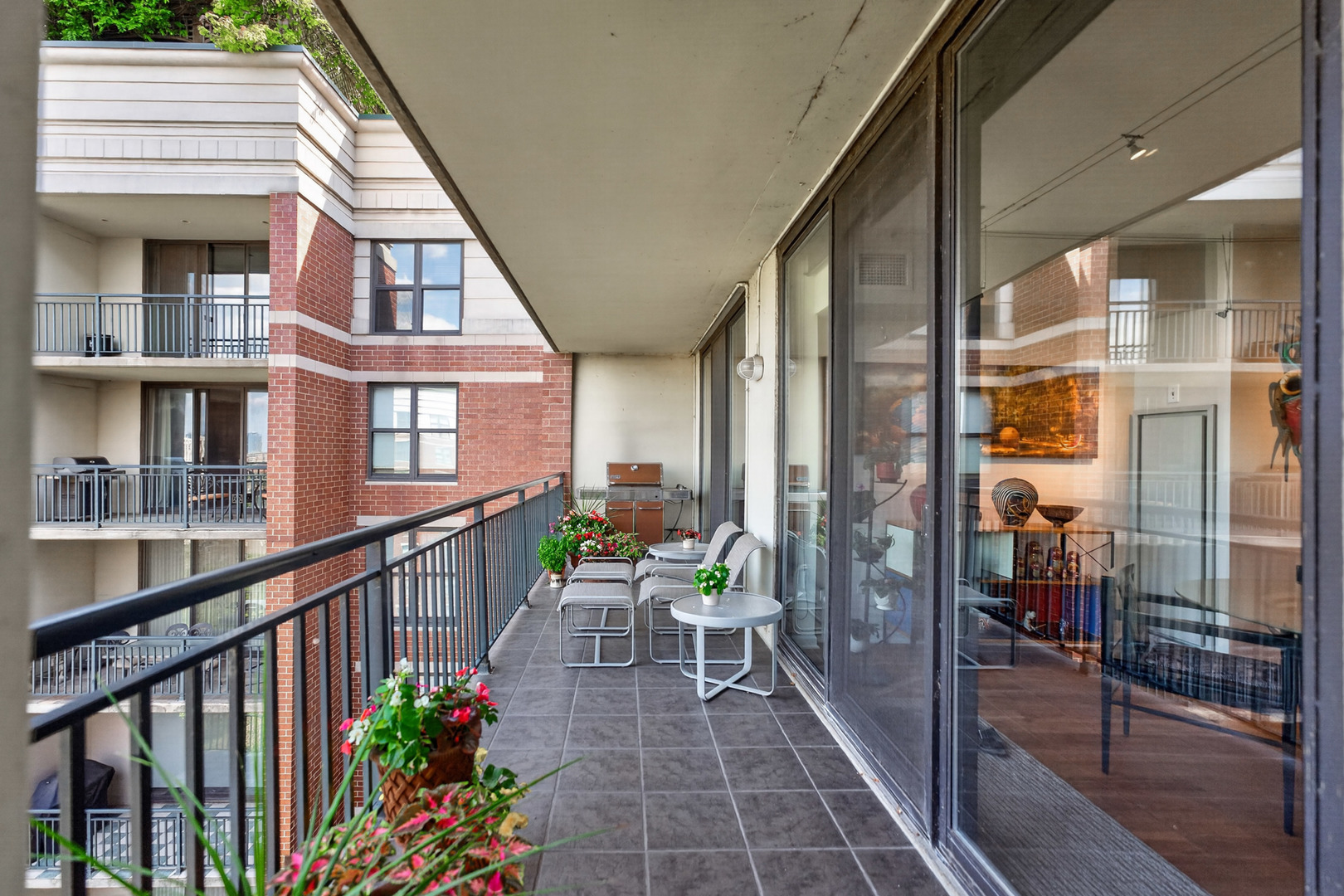 55 W Delaware Place Unit: 1007