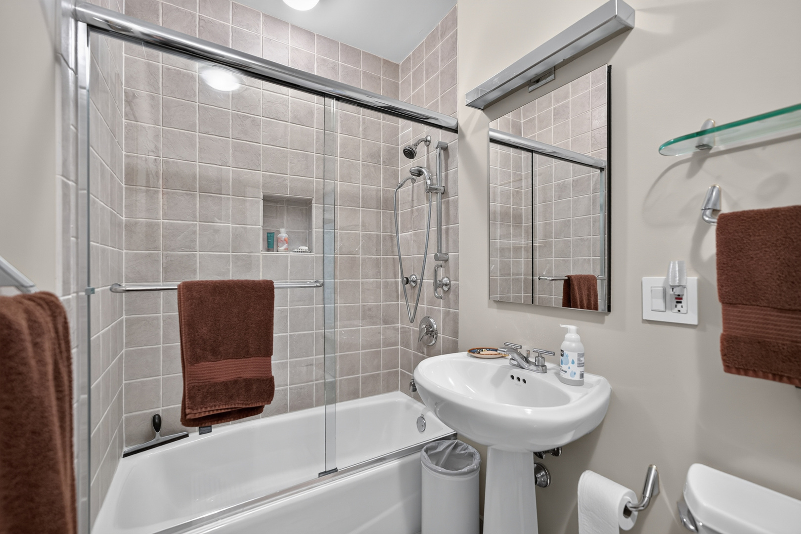 55 W Delaware Place Unit: 1007