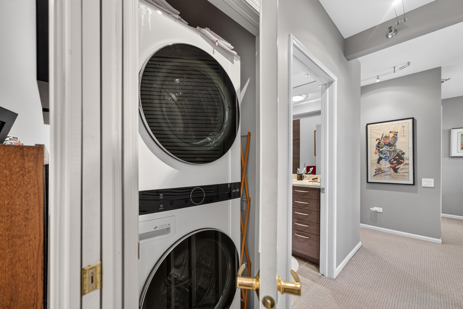 55 W Delaware Place Unit: 1007