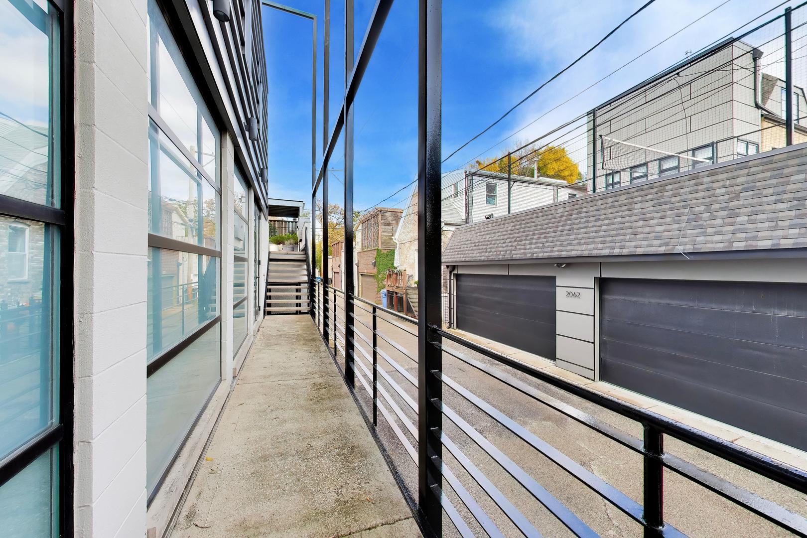 2112 W Dickens Avenue