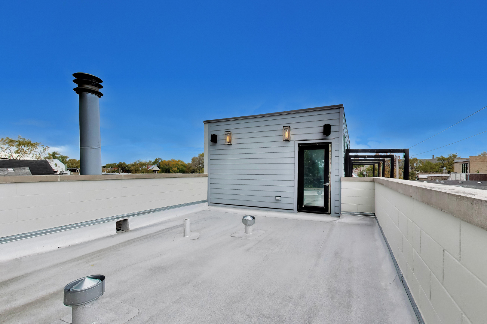 2112 W Dickens Avenue
