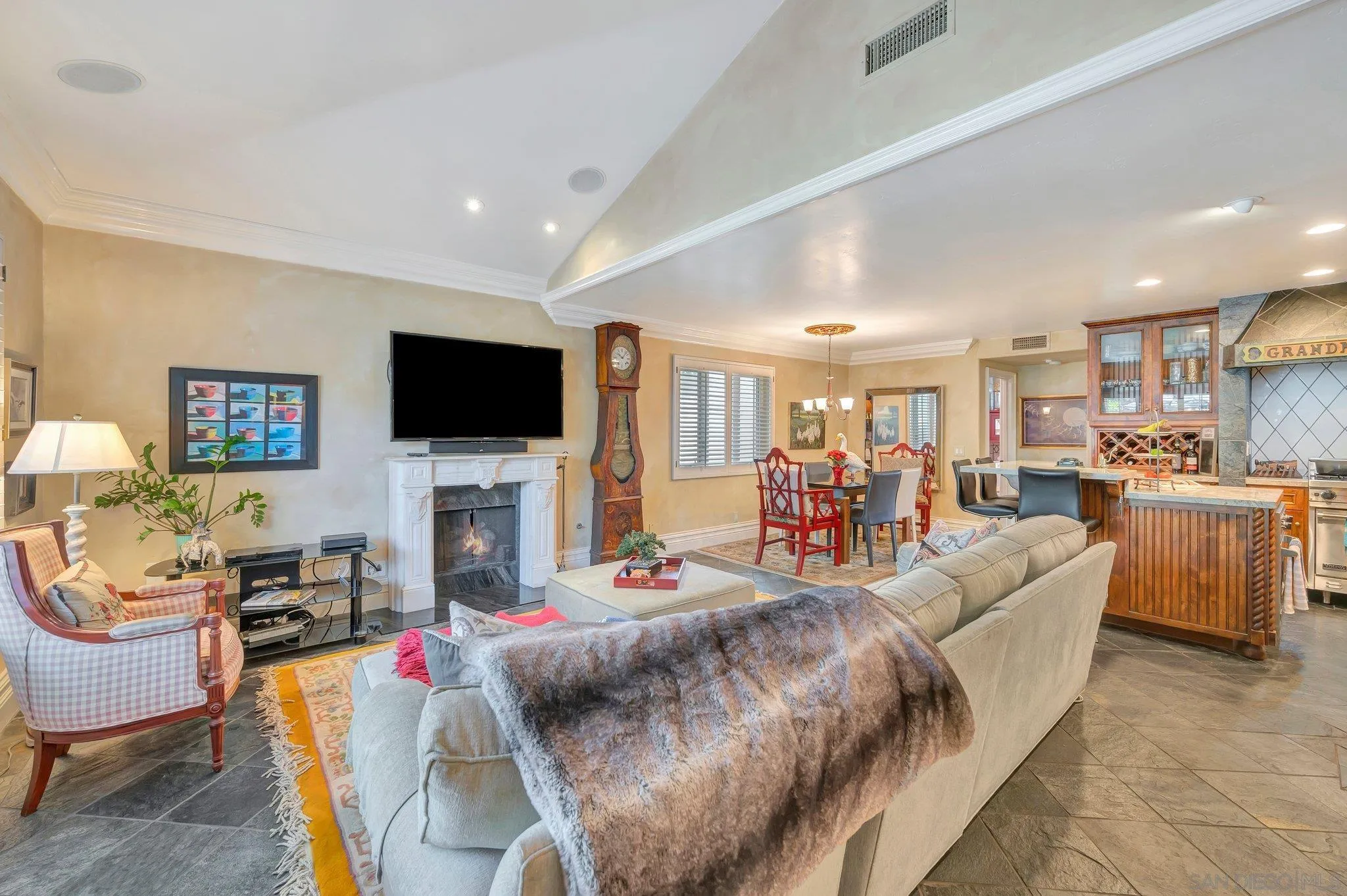 140 Jasper St