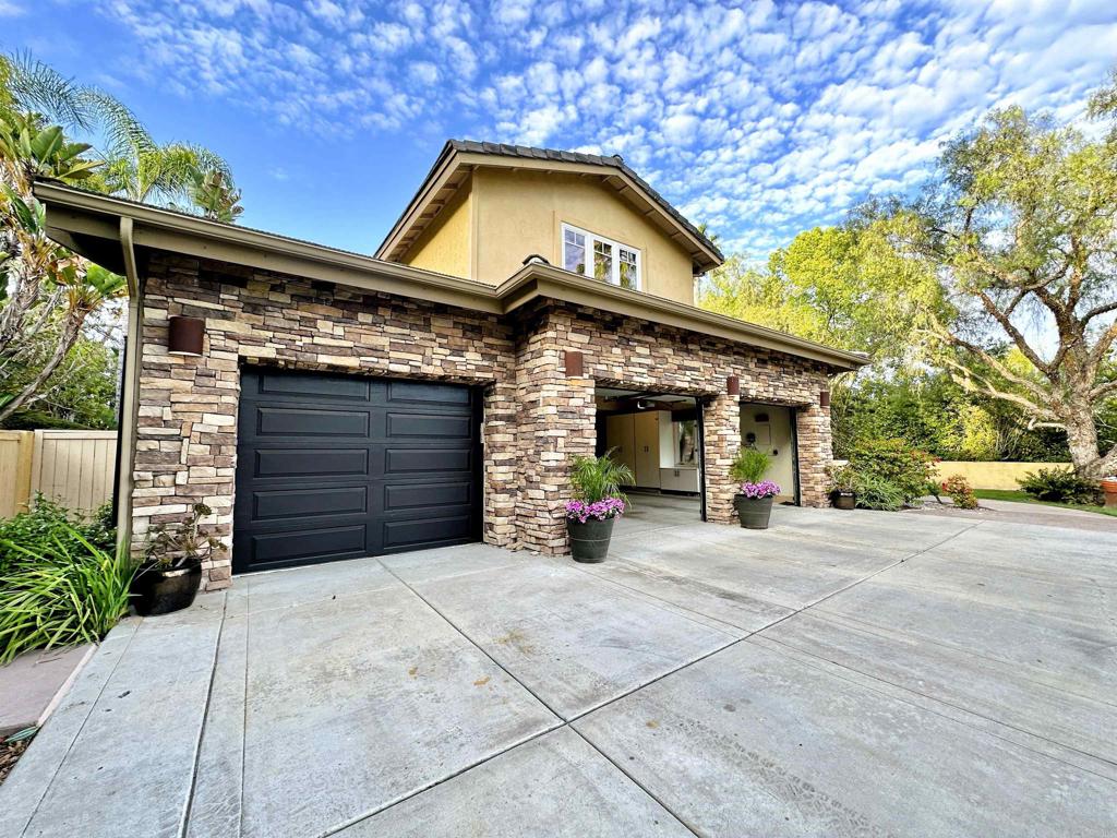 2378 CASA HERMOSA Court