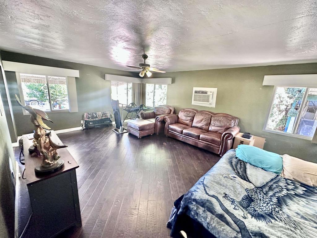 1045 W 13th Avenue