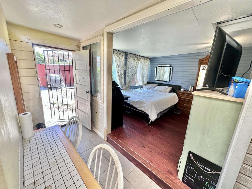 1045 W 13th Avenue