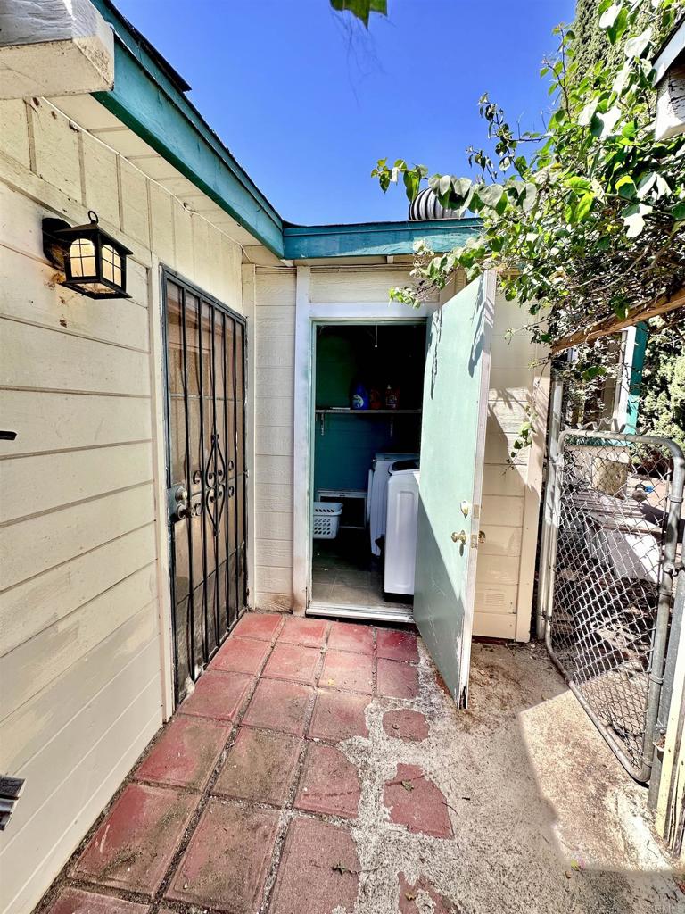 1045 W 13th Avenue