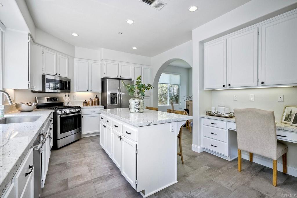 522 POETS Square