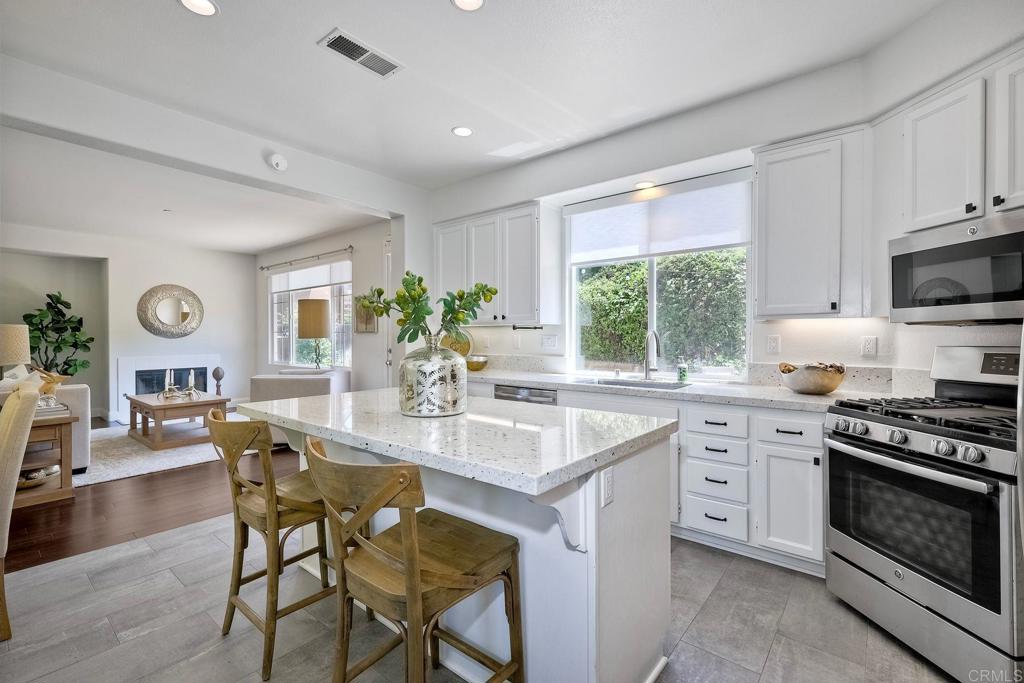 522 POETS Square