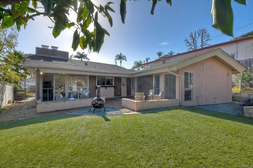 1513 MARIA Place