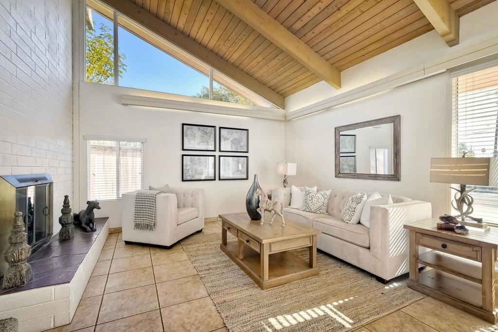 1513 MARIA Place