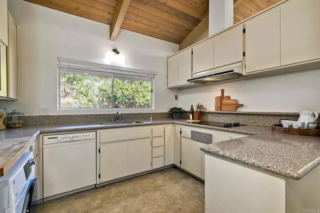 1513 Maria Place