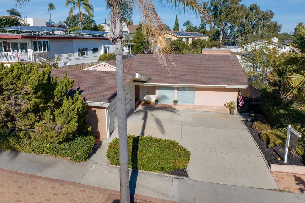 1513 MARIA Place