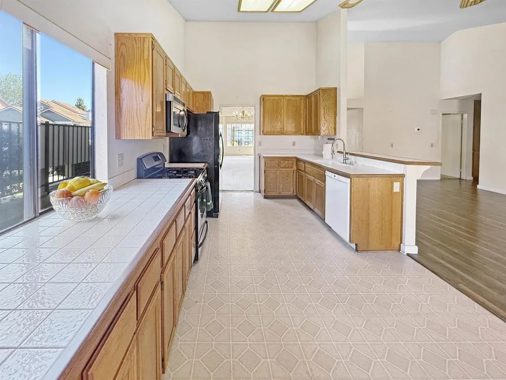 1927 Vineyard Ave