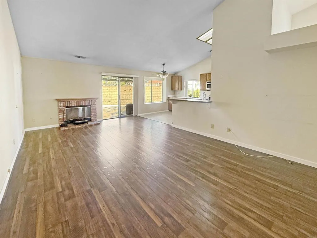 1927 Vineyard Ave