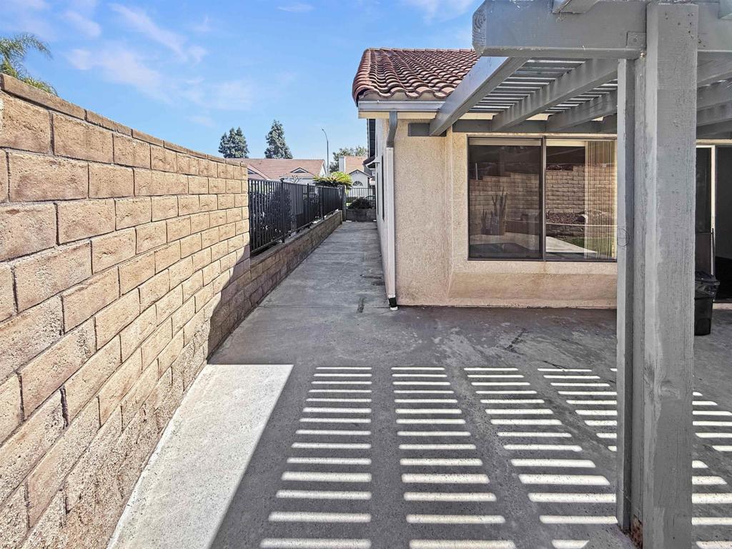 1927 Vineyard Ave