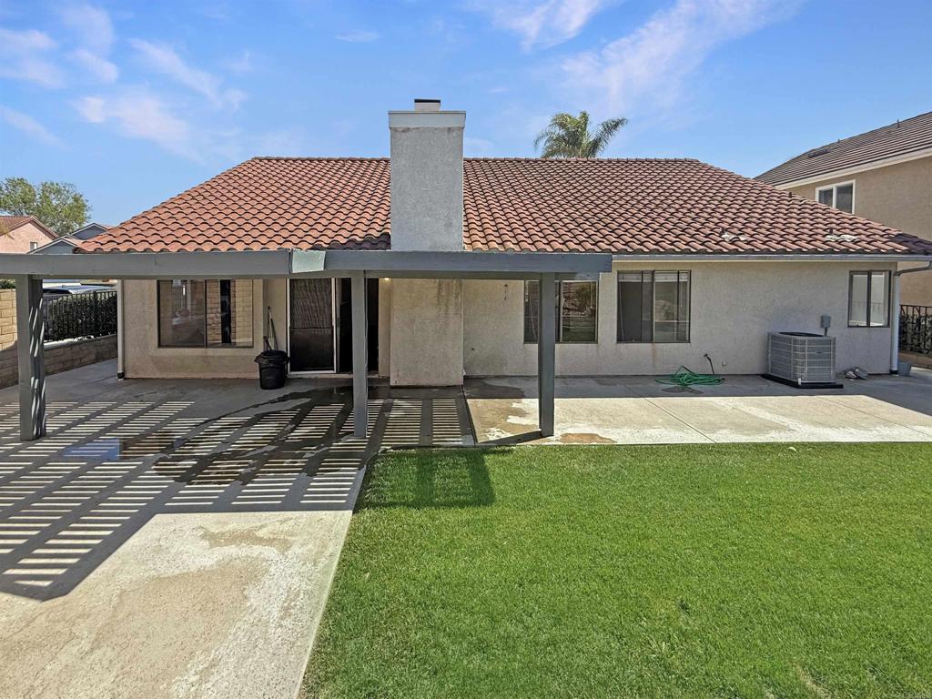 1927 Vineyard Ave