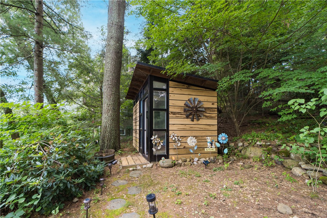 16 Ruff Stone Road