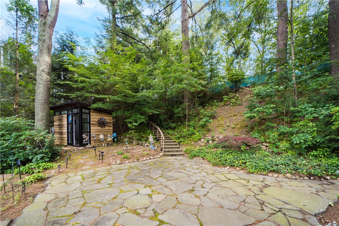 16 Ruff Stone Road