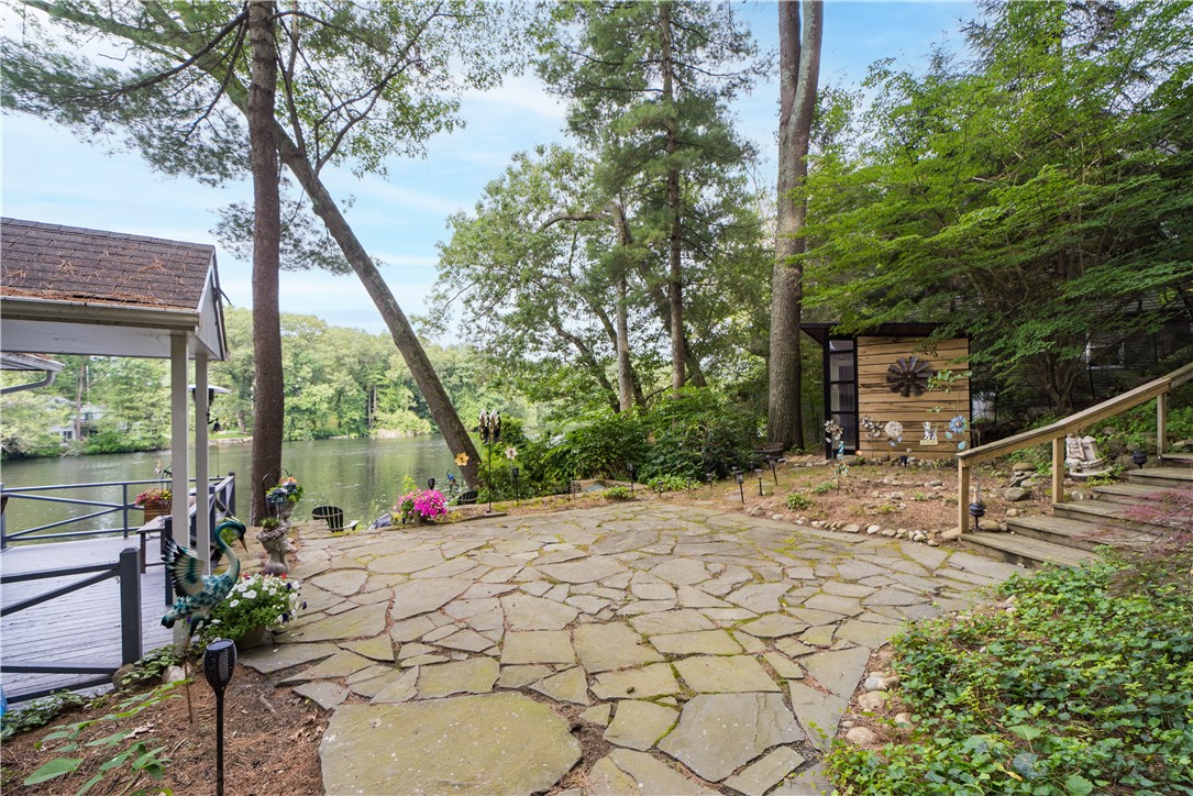16 Ruff Stone Road