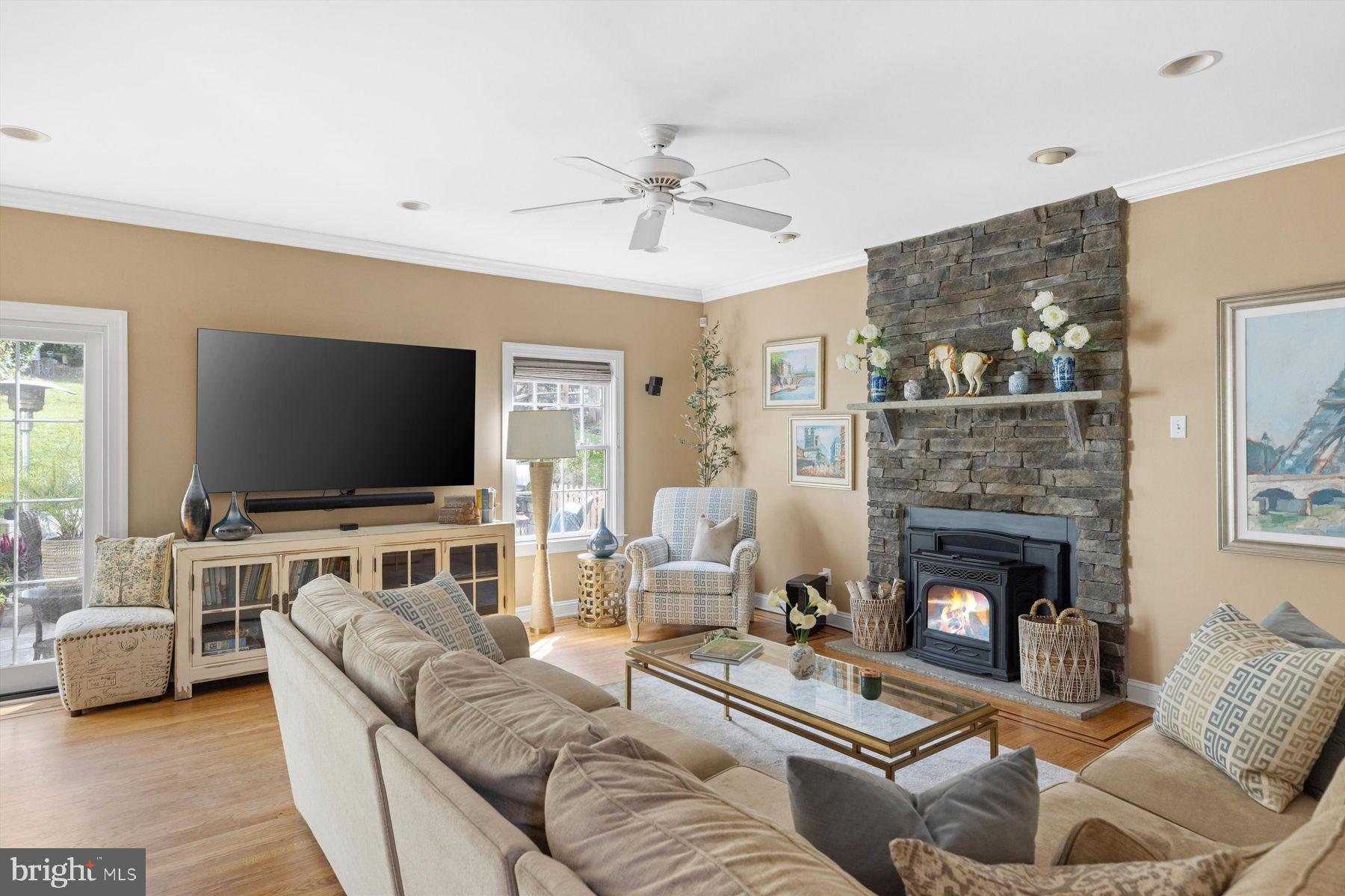 214 S Sugan Rd