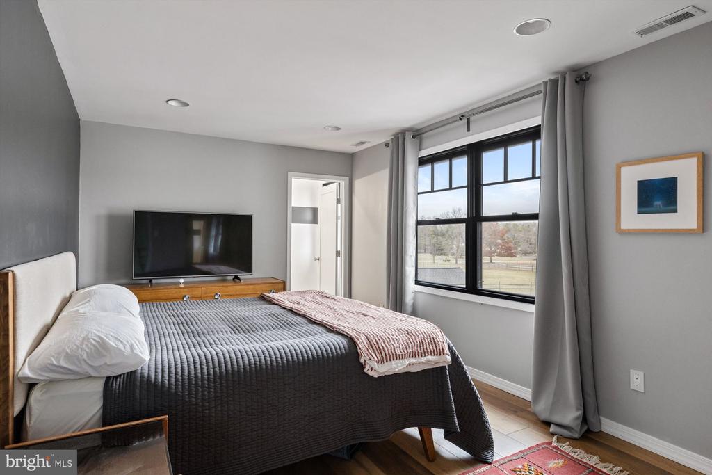28 Towpath Way