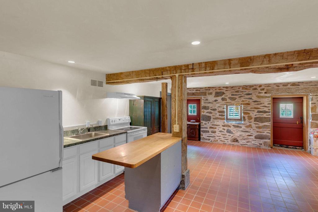 82 Tory Rd