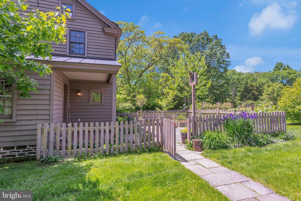82 Tory Rd